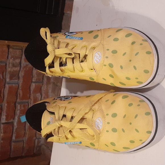 Heelys Yellow and Black SpongeBob Sneakers - Picture 2 of 5